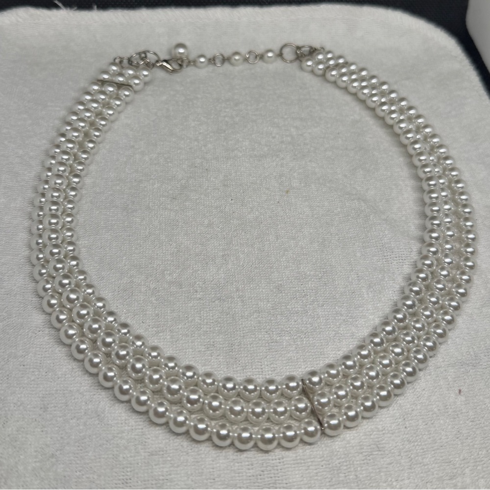 Elegant Pearl Bib Necklace